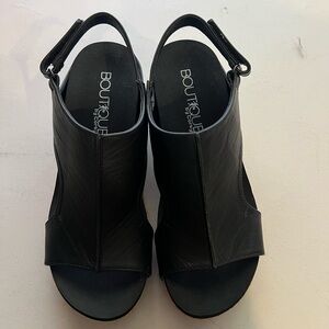Black wedge